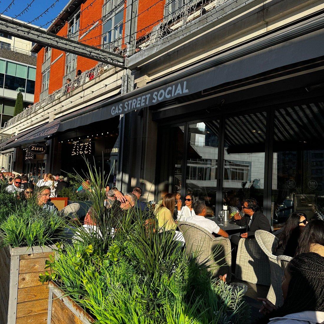 Group Bottomless Brunch bookings for 13+ people at Gas Street Social restaurant and cocktail bar, The Mailbox, Birmingham, with unlimited drinks and brunch celebrations.